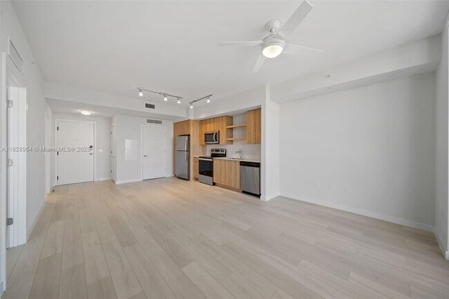 Building Photo - 555 NE 8th St