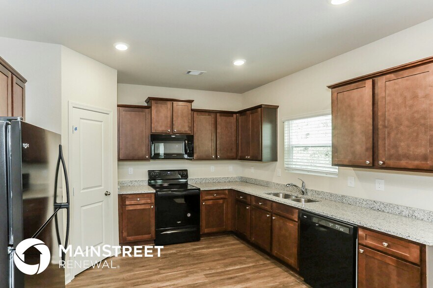 Building Photo - 220 Randy Trce