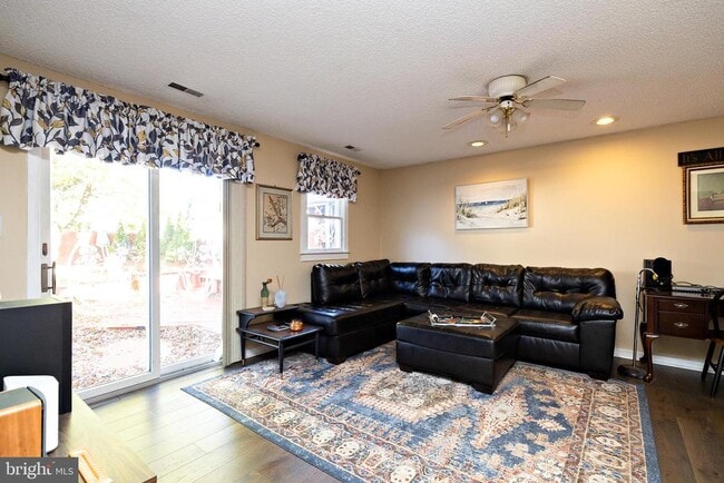 Building Photo - 46 Roosevelt Ave