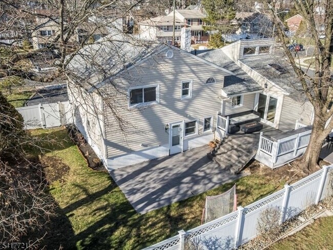 Building Photo - 15 Windemere Rd