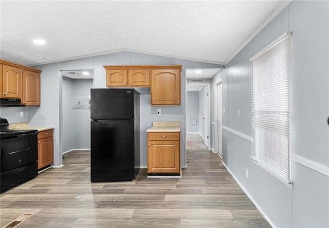 Building Photo - 204 Fleetwood Dr