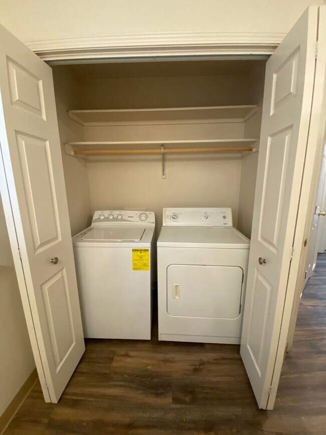 Building Photo - 353 S Meridian Rd