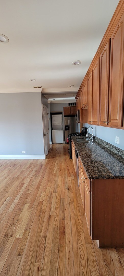 Building Photo - 917 E 78th St