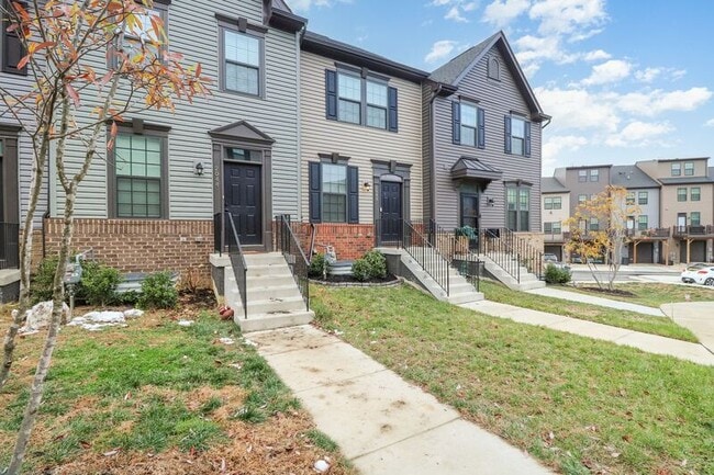 Building Photo - 2042 Track Cir