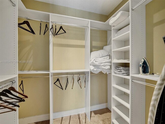 Building Photo - 2356 Wilton Dr