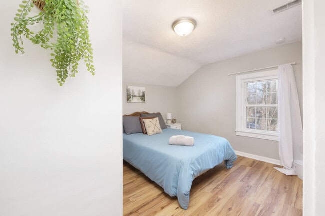 Building Photo - 367 S Rocky River Dr