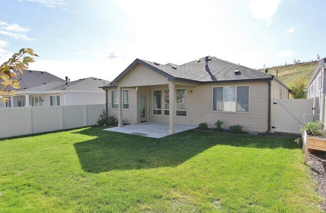 Building Photo - 2174 E Mendota Dr