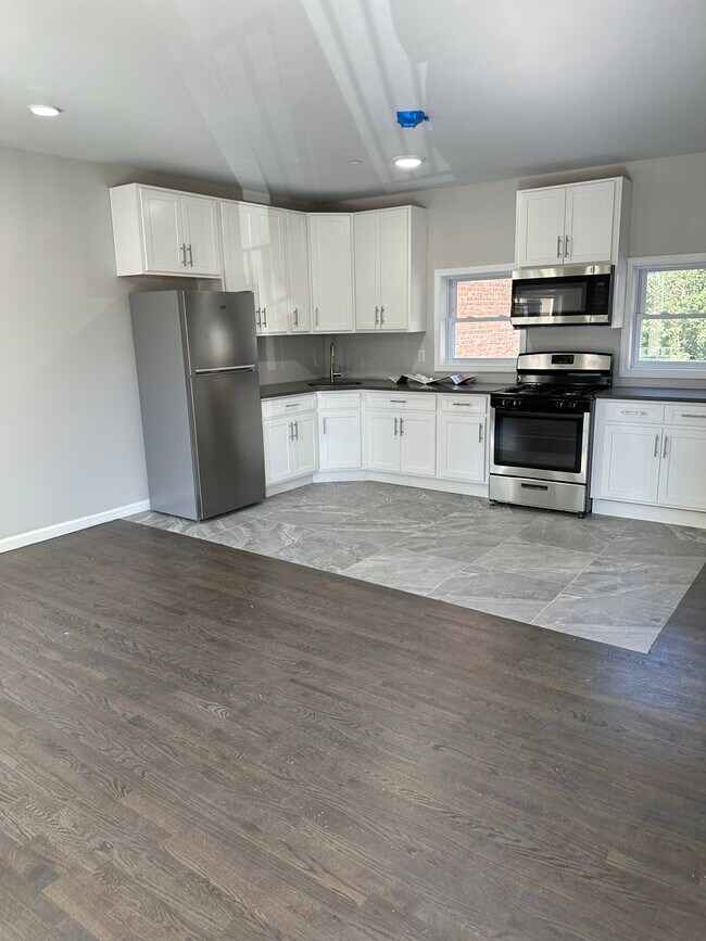 Building Photo - 559 Ocean Ave