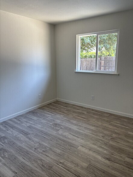 Building Photo - 28260 Posey Ave