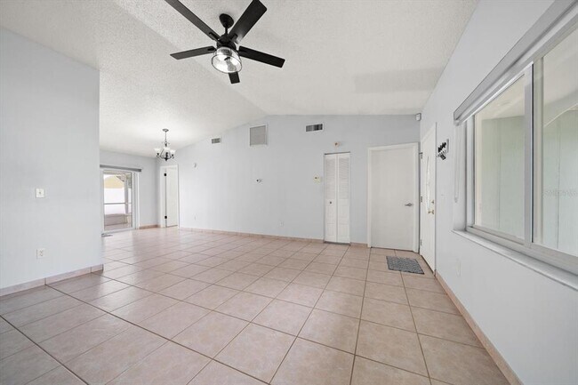 Building Photo - 5726 Ridgestone Dr