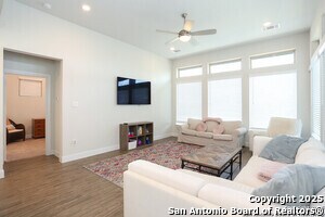 Building Photo - 10220 High Noon Dr