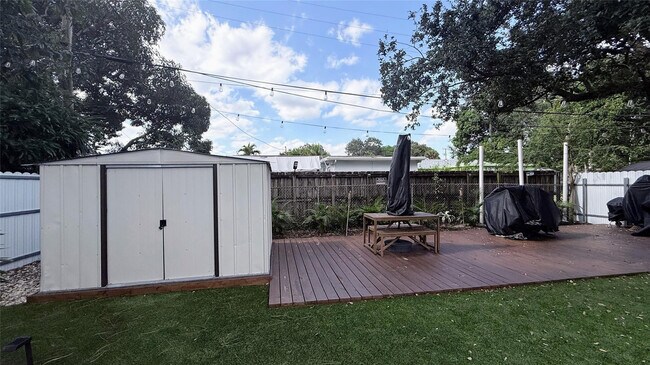 Building Photo - 433 NW 15th Way