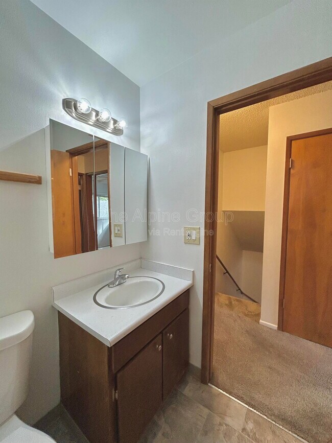 Building Photo - 6080 SW Valley Ave