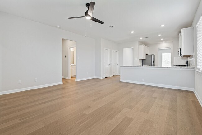 Building Photo - 1027 Rosewood Trl