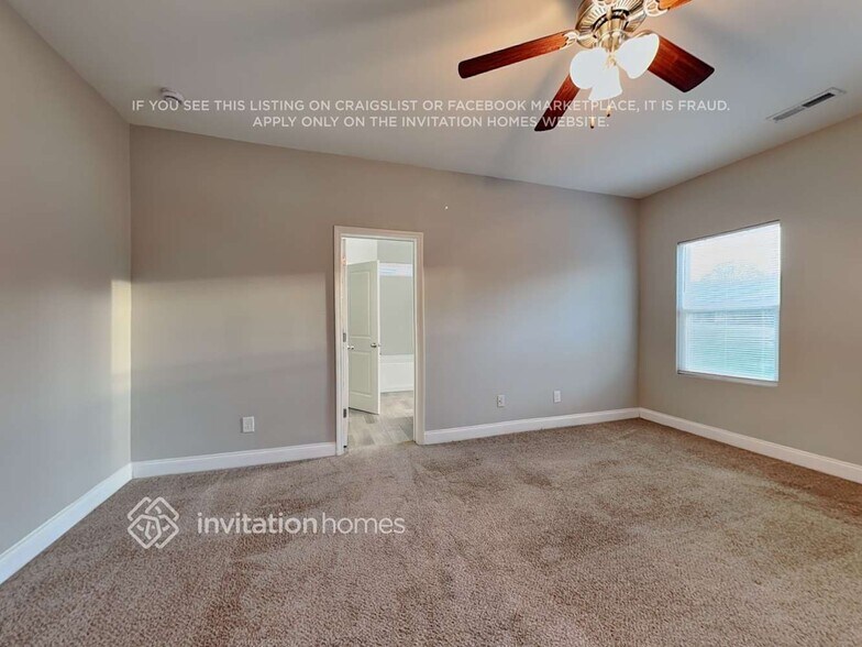 Building Photo - 2813 Santiago Circle