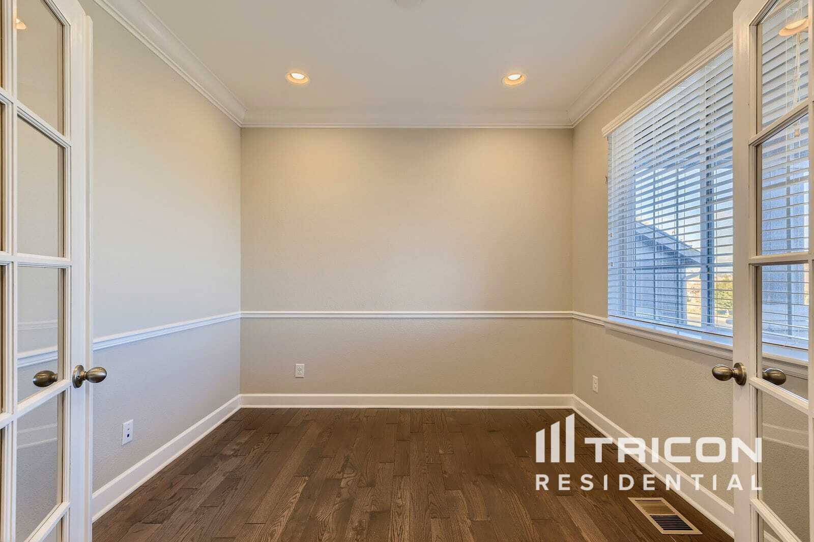 Building Photo - 7773 Oasis Dr