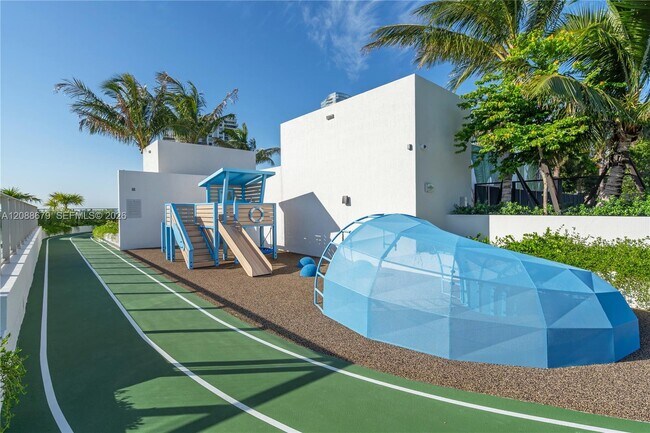 Building Photo - 2200 Brickell Ave
