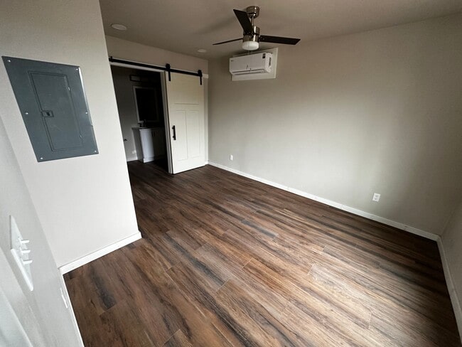Building Photo - Newly Remodeled Duplex