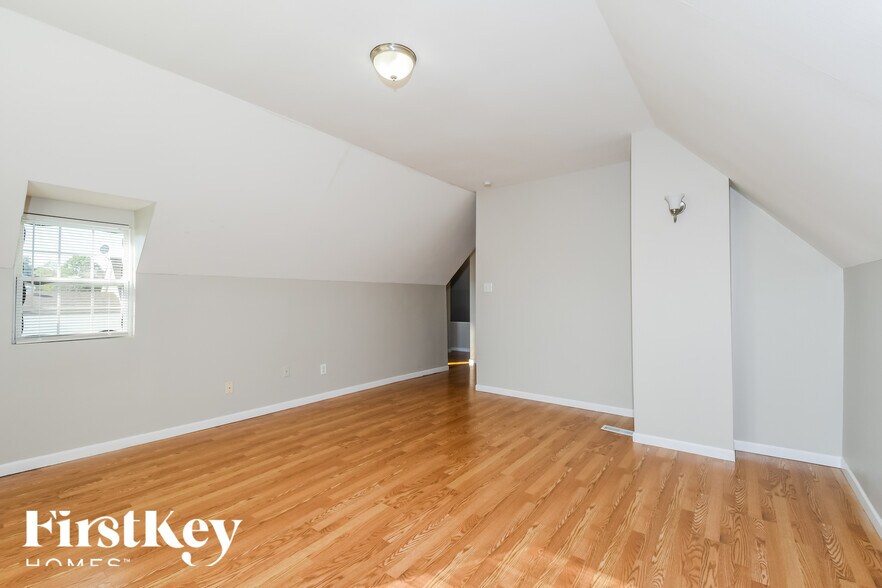 Building Photo - 929 Wachtel Ave