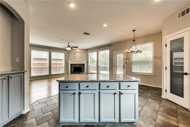 Building Photo - 1439 Royal Oaks Dr