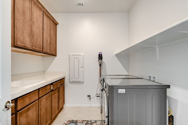 Building Photo - 10276 Thurso Ave