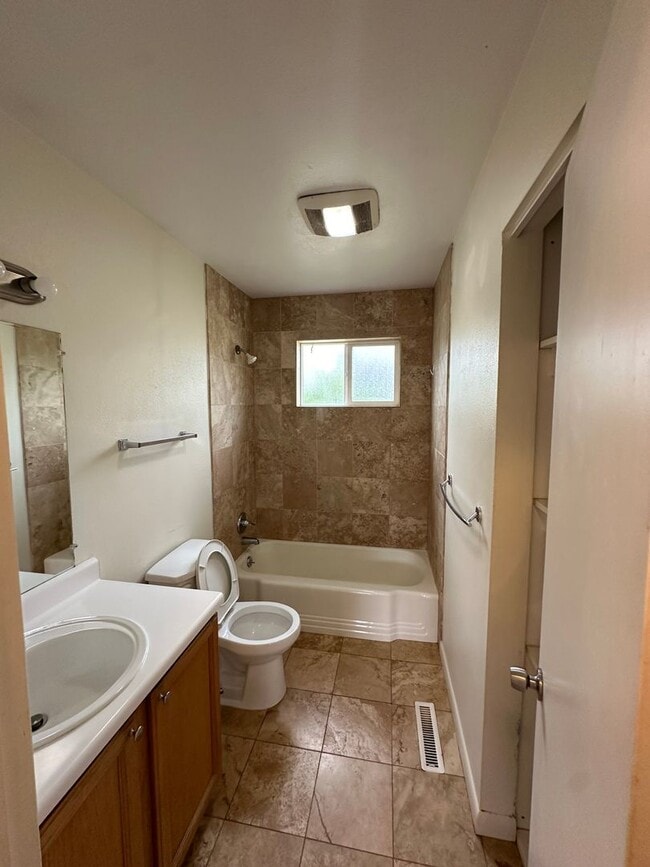 Building Photo - Pre Lease!! Great House