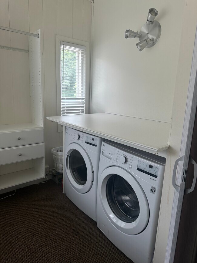 Building Photo - 852 Beach Rd