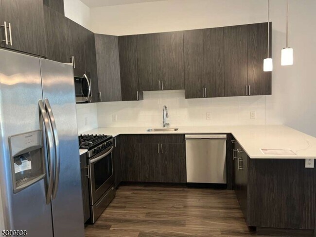 Primary Photo - 310 Madison Ave