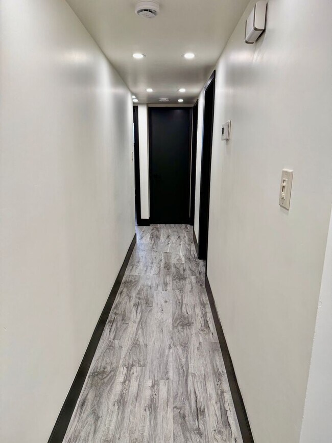 Building Photo - Beautiful remodeled home