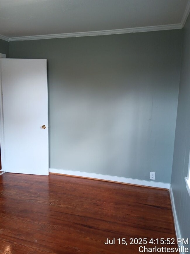 Building Photo - Cute Cottage in Belmont!