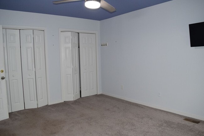 Building Photo - Great Bon Air Townhouse Convenient to ever...