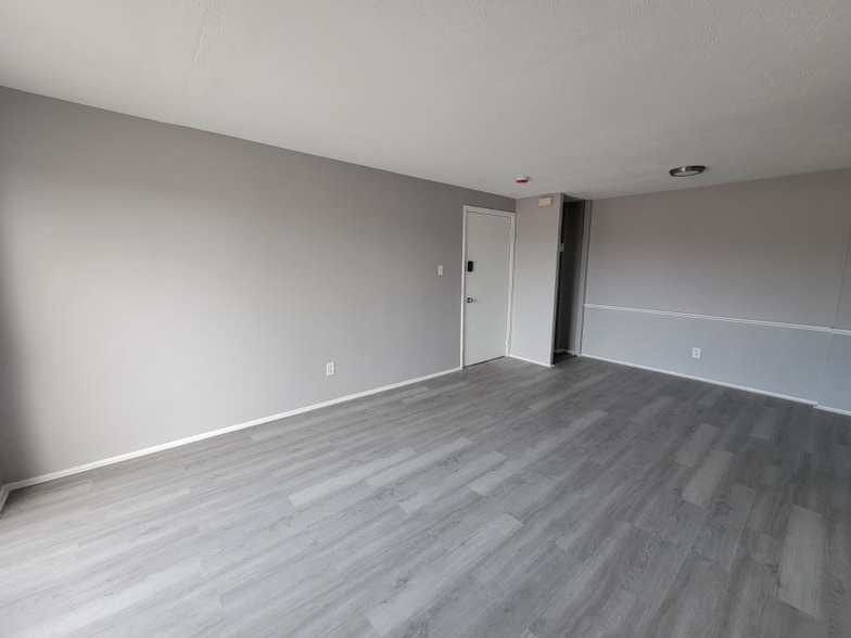 Building Photo - 13444 Euclid Ave