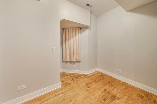 Building Photo - 3939 W Polk St