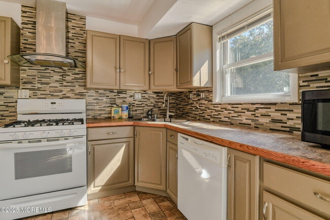 Building Photo - 204 Mill Creek Dr