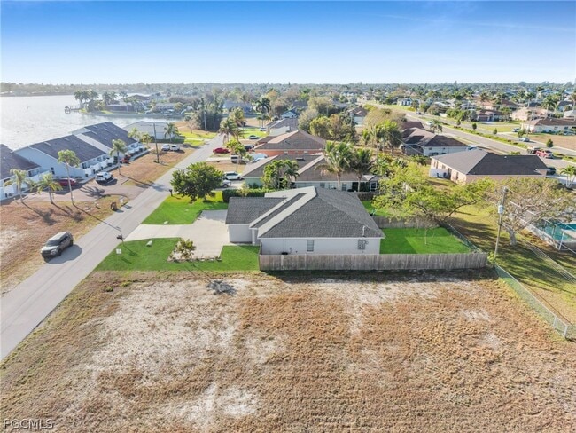 Building Photo - 614 SW 3rd Ct