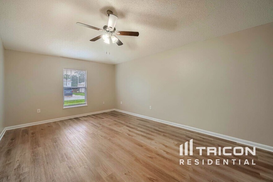 Building Photo - 104 Aurora Ln