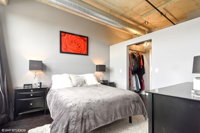 Building Photo - 6 S Laflin St