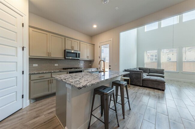 Building Photo - 2812 Sebring Cir