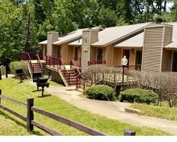 Building Photo - 8680 Piney Shores Dr