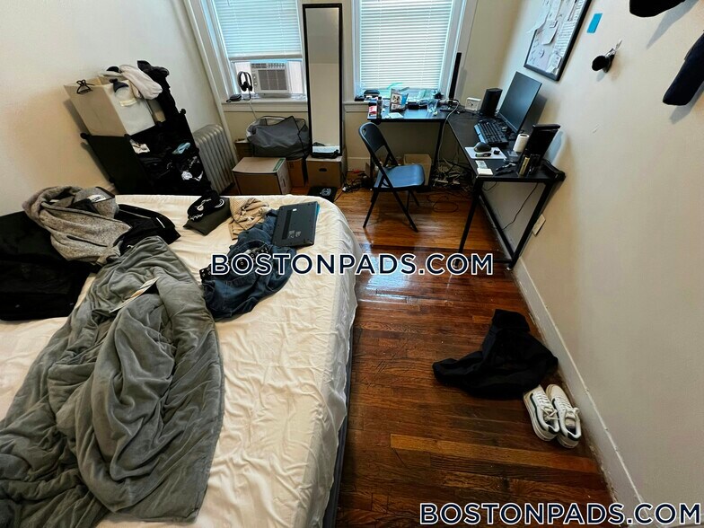 Building Photo - 248 Kelton St