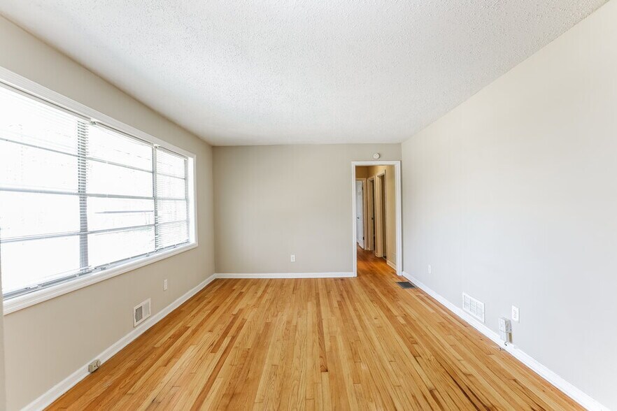 Building Photo - 6570 Elsie St