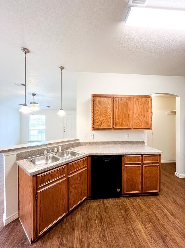 Building Photo - 1515 Justin Lp