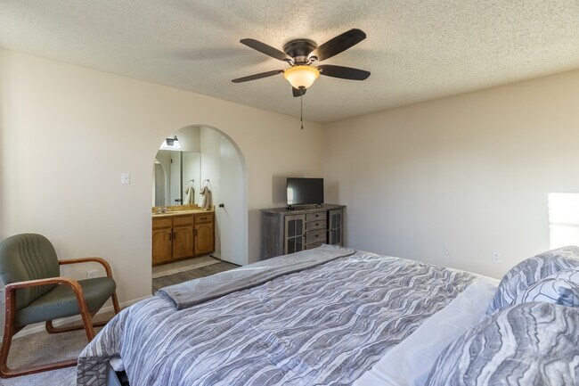 Building Photo - 5457 Blue Quail Dr