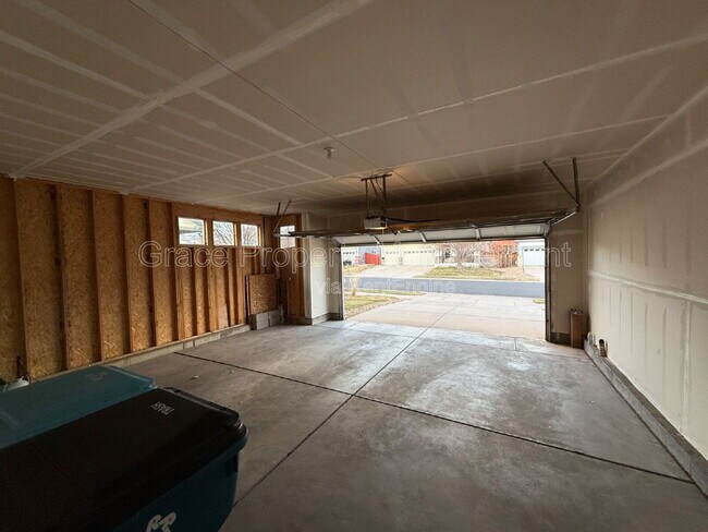 Building Photo - 10533 Joplin St