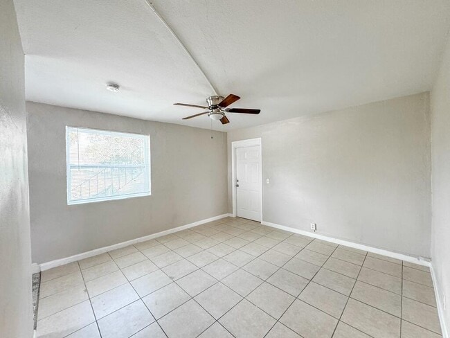 Building Photo - 1010 9th St