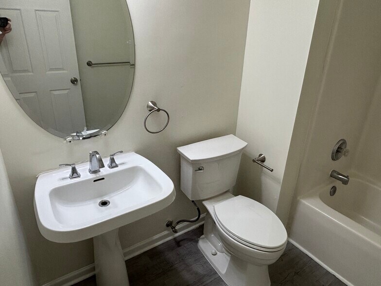 Building Photo - 15938 Wayland Dr