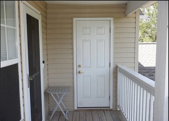 Building Photo - 14940 Lenox Dr