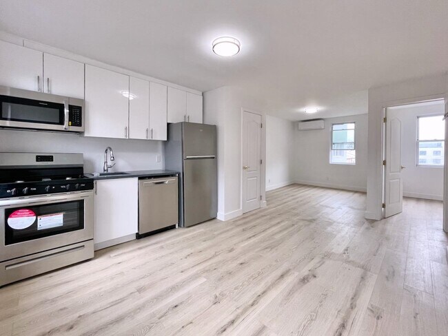 Primary Photo - 379 Monmouth St