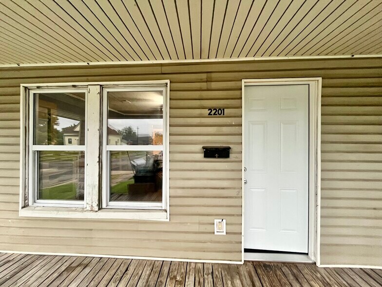 New front door - 2201 N I St