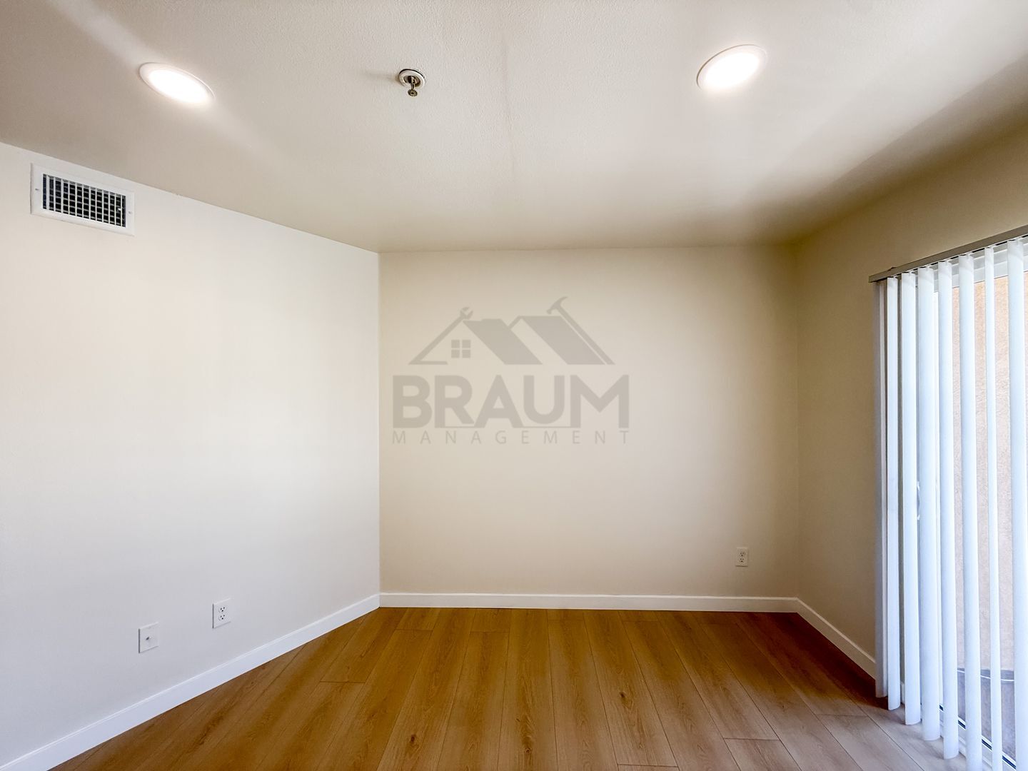 Building Photo - 7323 Winnetka Ave
